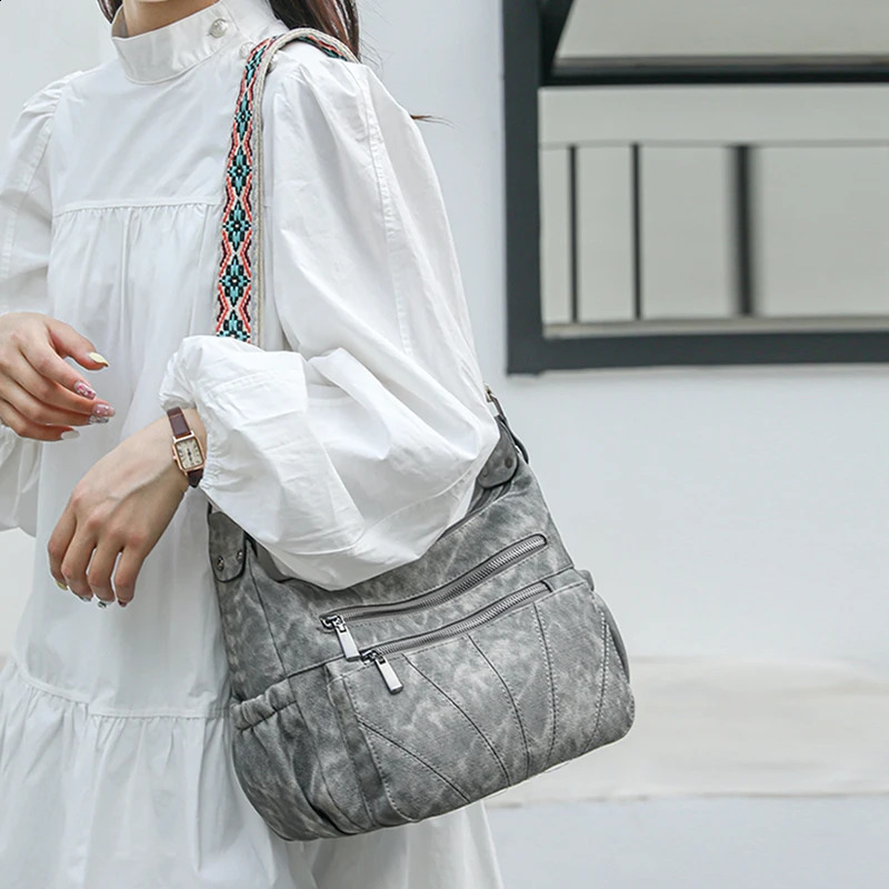 Women PU Casual Tote Handbag Large Capacity Travel Tote Bag Zipper Closure Trendy Messenger Bag Multi-pockets Simple Satchel Bag 240809