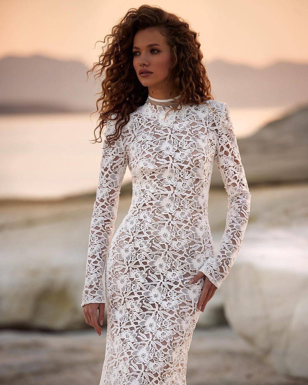 Sexy Mermaid Wedding Dress High Neck Long Sleeve Bride Gowns Sheer Backless Lace Ruffles Sweep Train Bridal Dresses