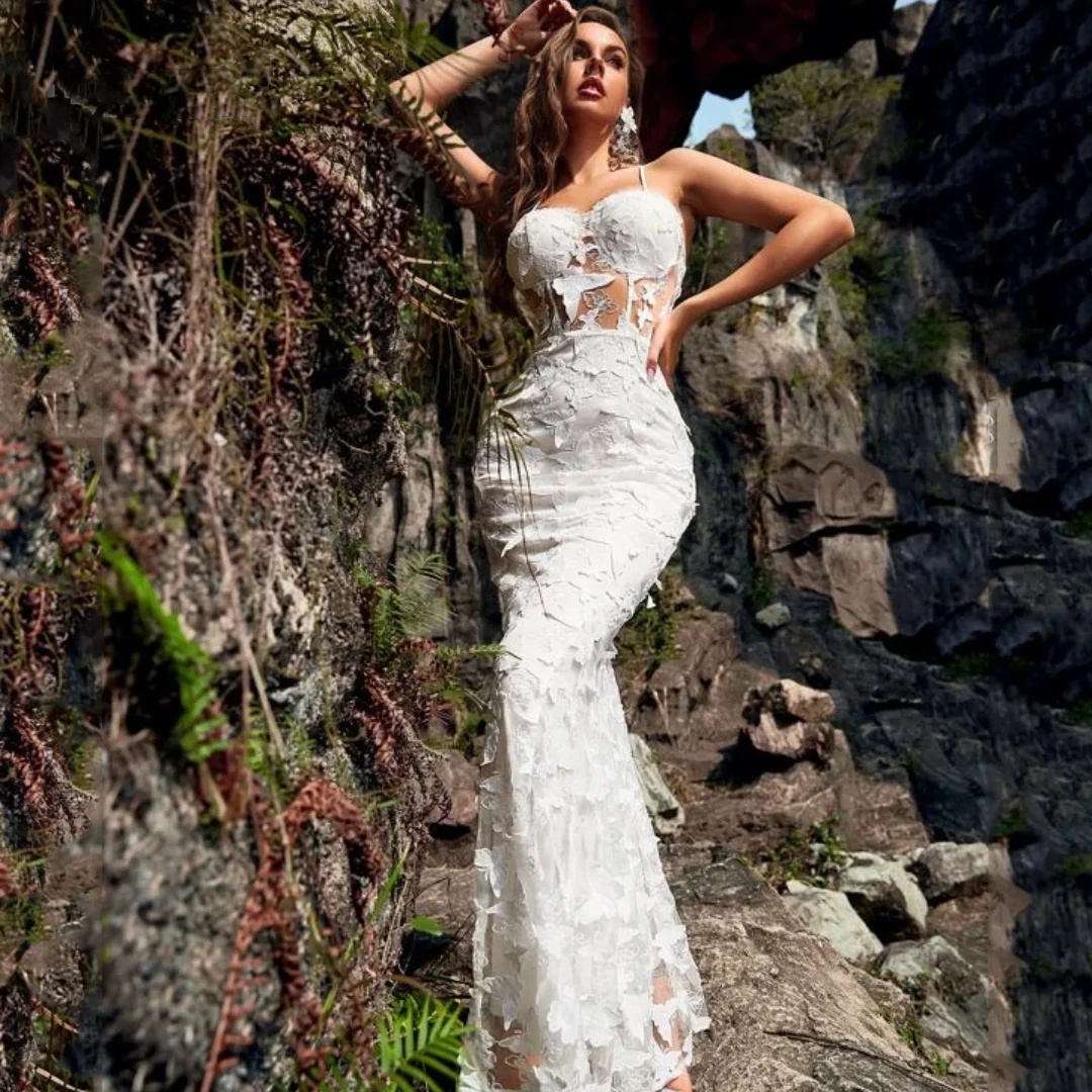 Sexy Mermaid Wedding Dresses Spaghetti Strap Sleeveless Bridal Gown Butterfly Appliques Backless Sweep Train Dress Custom Made