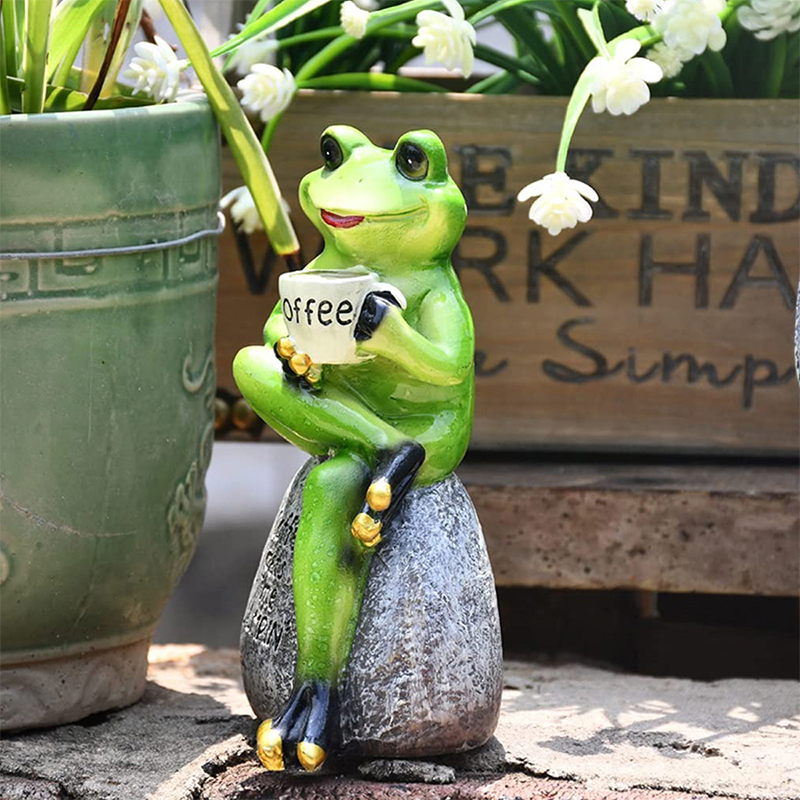 Coffee Drinking Frog Statue Animal Figurines Resin Crafts Collectible Figurines Outdoor Garden Patio Law Decoration