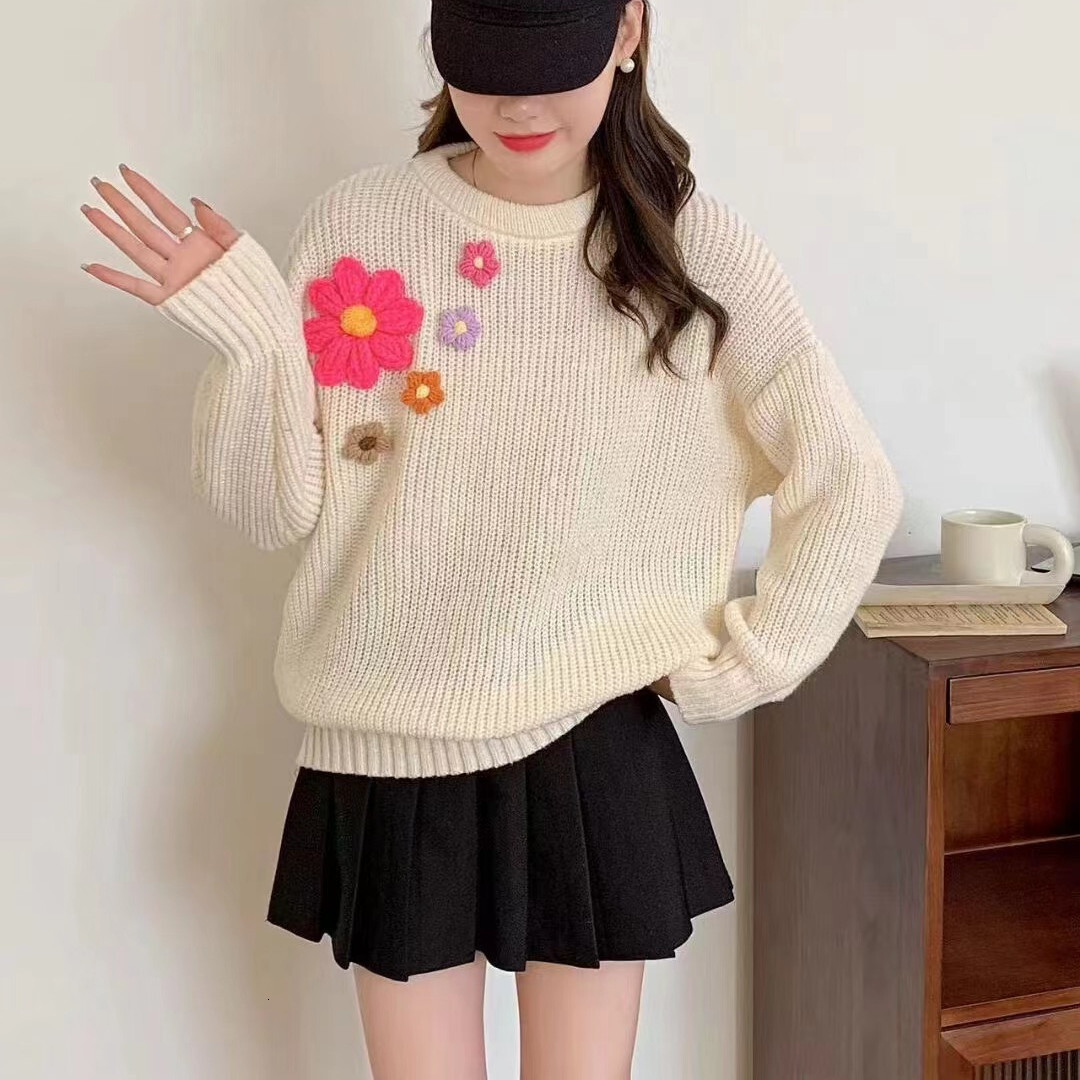 Round neck soft glutinous pullover women, autumn winter new loose and lazy style, three-dimensional flower knitted sweater for women dongdumaoyi