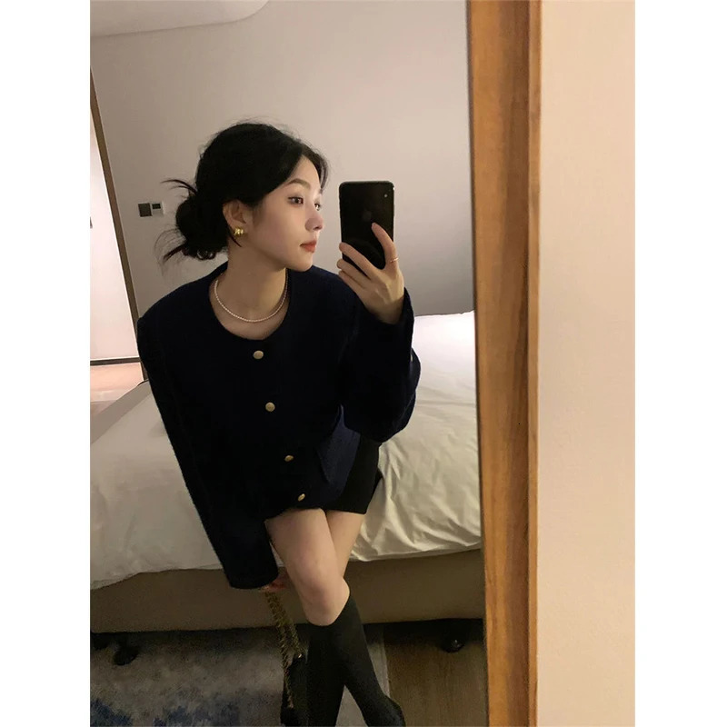 Vintage Cropped Tweed Jackets Women Elegant Quilted Suit Coat Korean Single Breasted Blazer Winter Ladies Thick Short Outerwear 240812