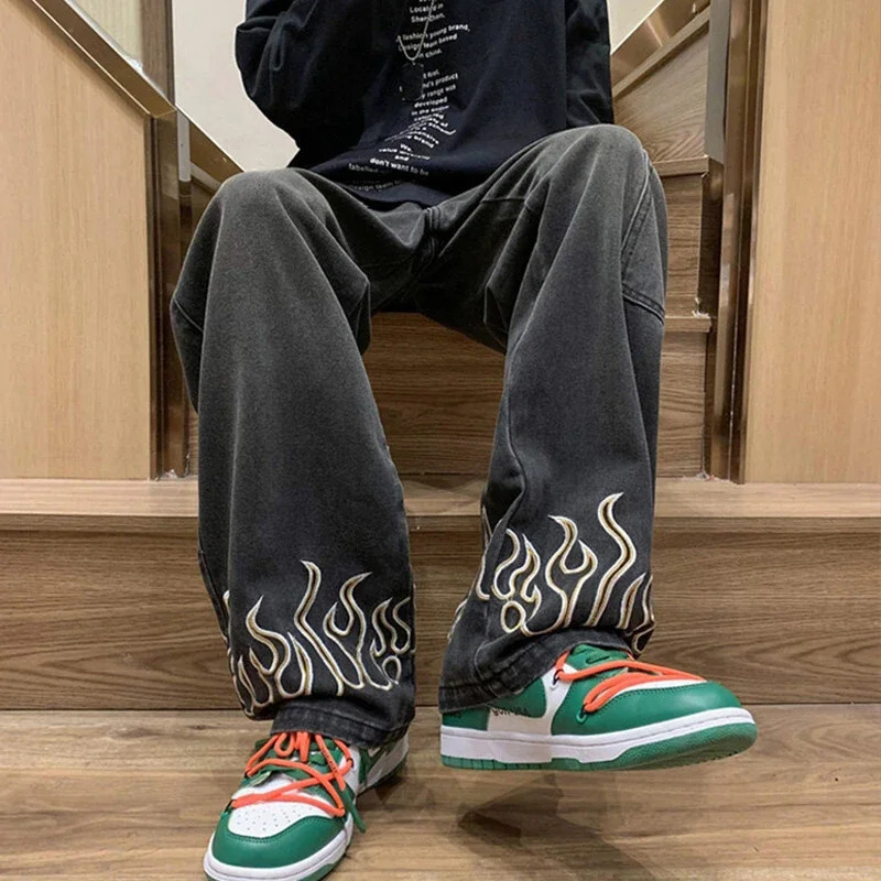 Fashion Flame Embroidery Mens Jeans Neutral Wide Leg Denim Trousers Loose Straight Jeans Youth Casual Baggy Hip Hop Pants 240821