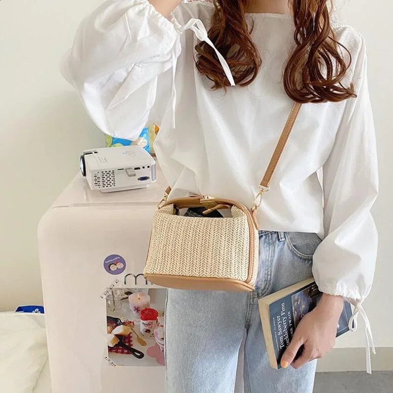 Straw Handmade Crossbody Bags 2024 Vintage Bohemian Small Knitting Summer Purse Handbag Vacational Bucket Beach 240810Z
