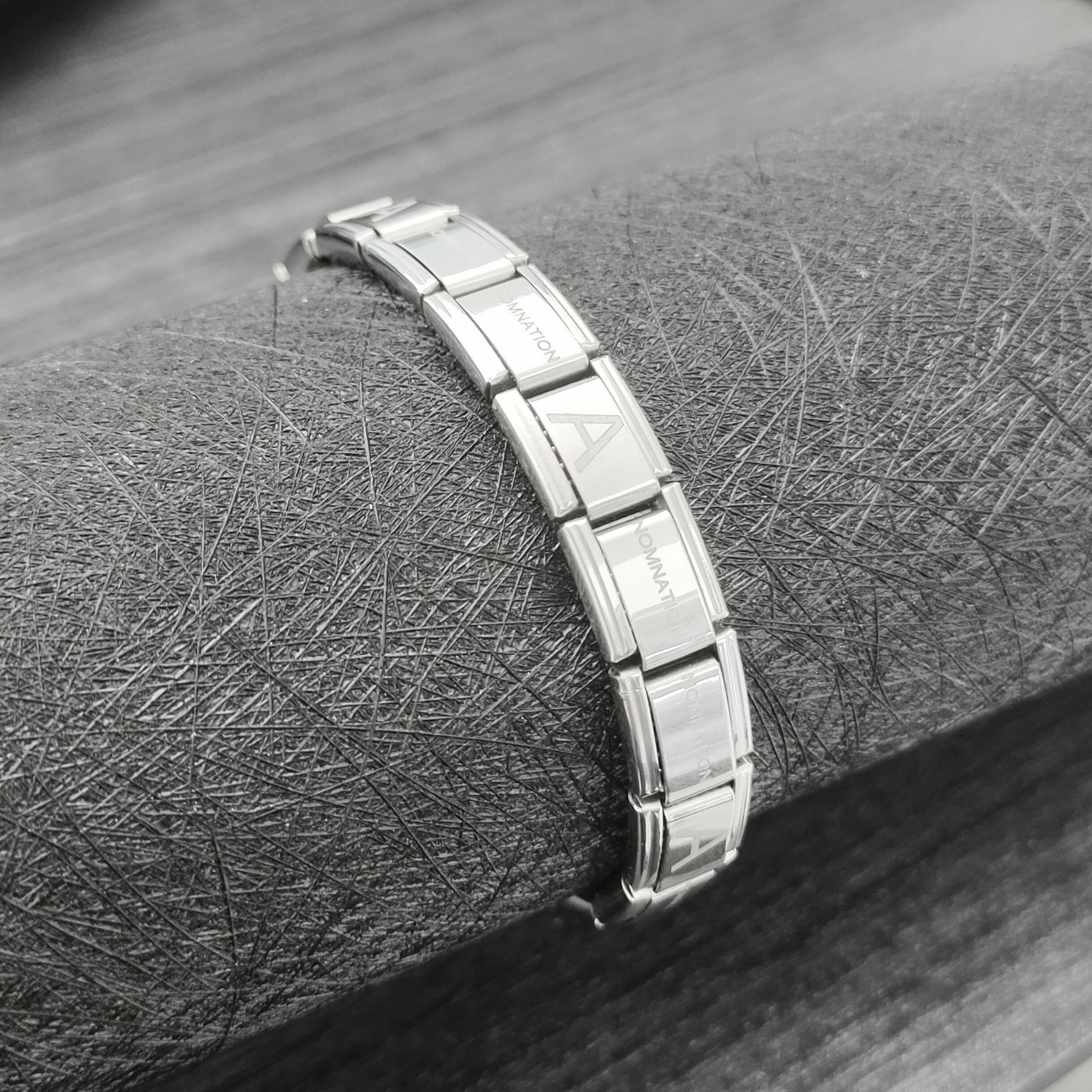 Stainless steel elastic fashionable bracelet with adjustable personality, domineering men's and women's bracelets, engraved souvenirs