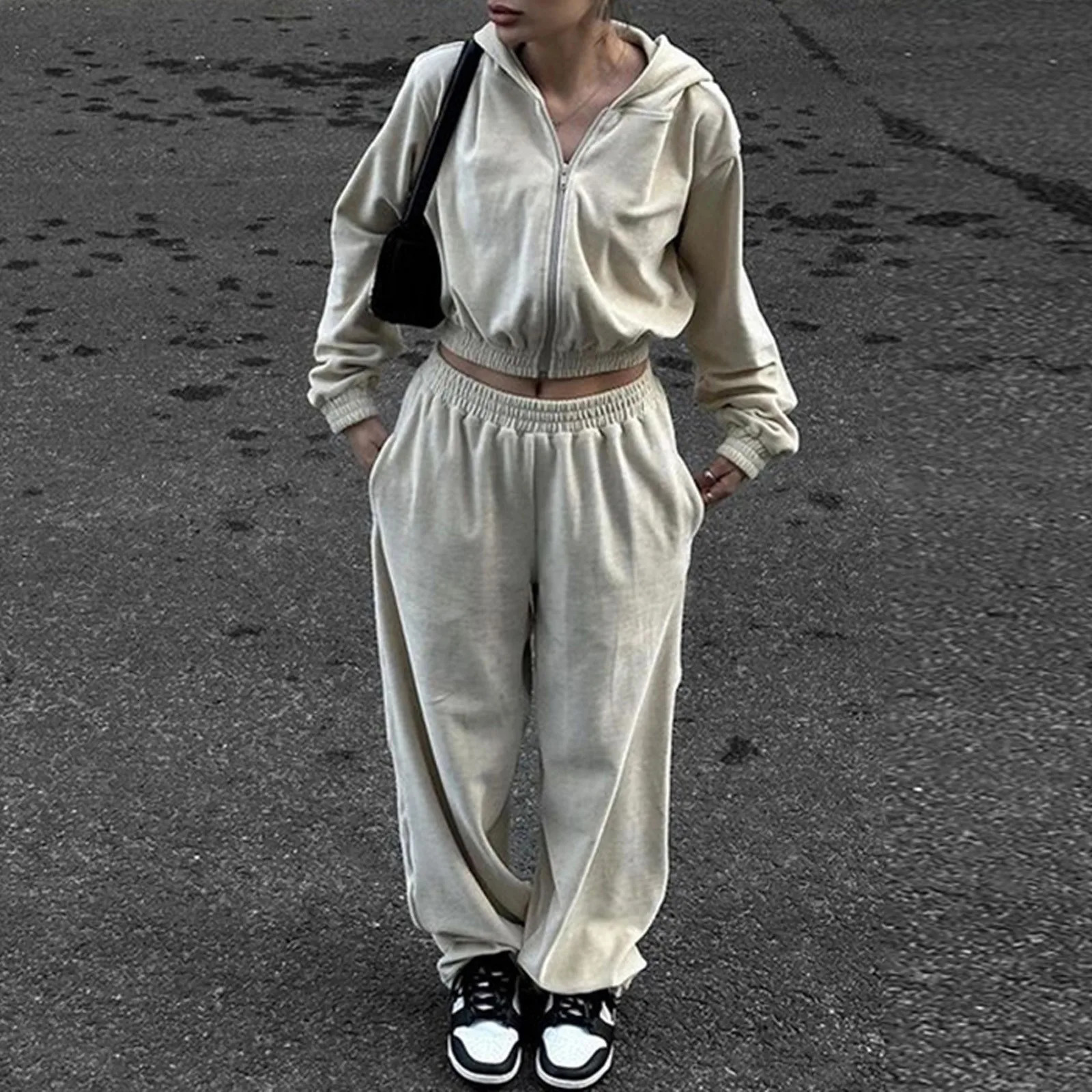 Womens Autumn Winter Casual Longsleeved Hoodie Sports Suit Solid Color Zipper Short Jacket Belted Tracuit Lady Twece Set