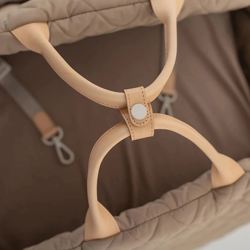 Safe car dog bag house for small and cat travel surrounded by ventilation anti slip pet 240808