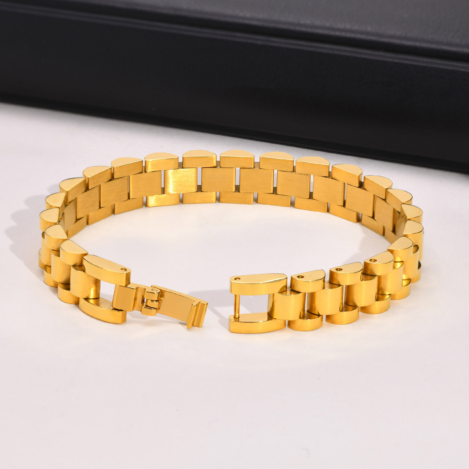 Luxury Gold Bracelet for Her Elegant Womens Bangle with Charms GoldPlated Metal Lightweight for Daily Use Z250910