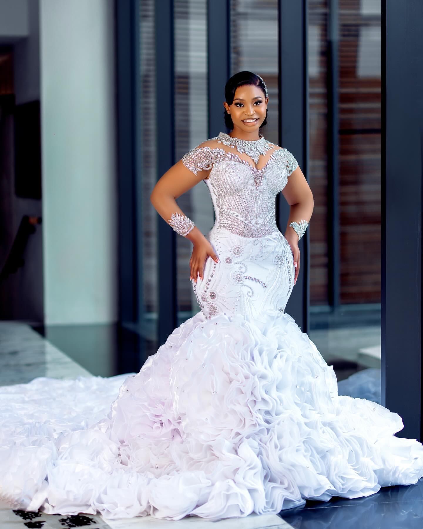 2024 Arabic Aso Ebi Plus Size White Mermaid Wedding Dresses Lacefull Organza Tiers Crystals Tiers Bridal Gowns Dress Vestidos De Novia ZJ407