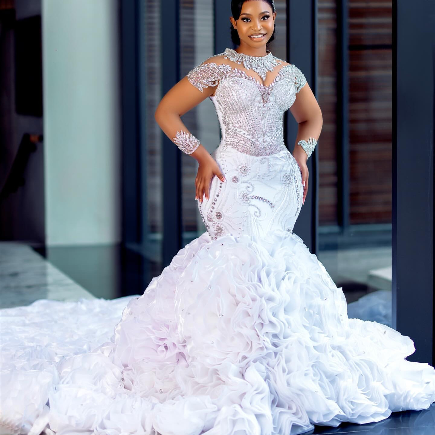 2024 Arabic Aso Ebi Plus Size White Mermaid Wedding Dresses Lacefull Organza Tiers Crystals Tiers Bridal Gowns Dress Vestidos De Novia ZJ407