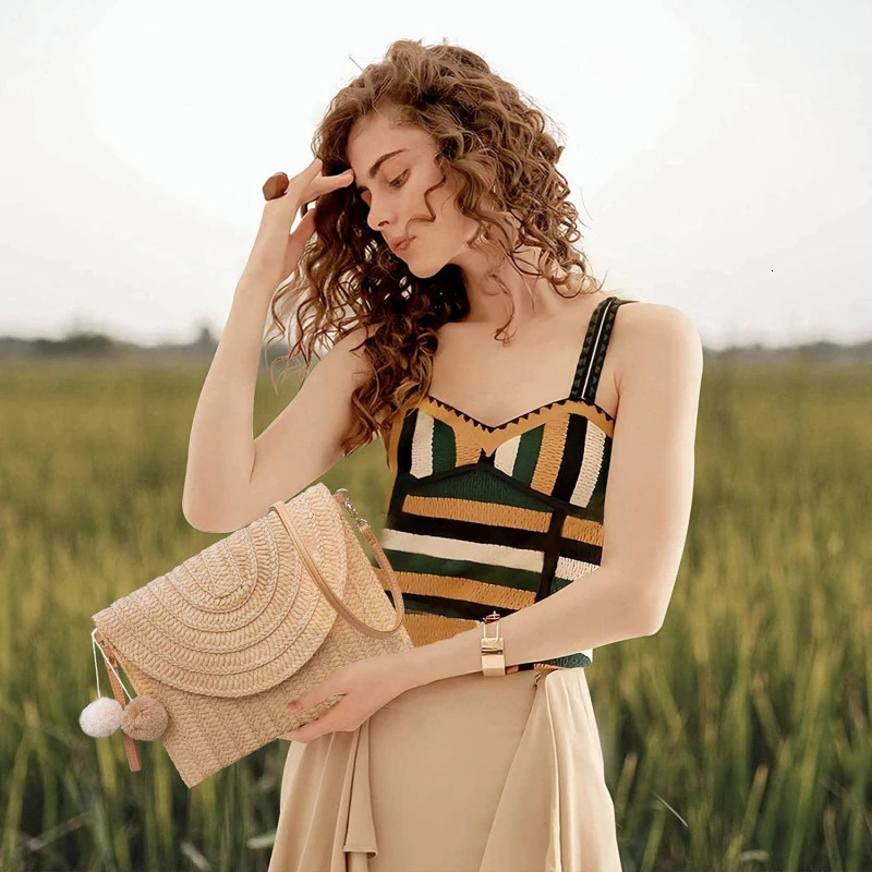 Woven clutch bag for women fashionable simple solid straw suitable late summer leisure vacation big wallet 240808