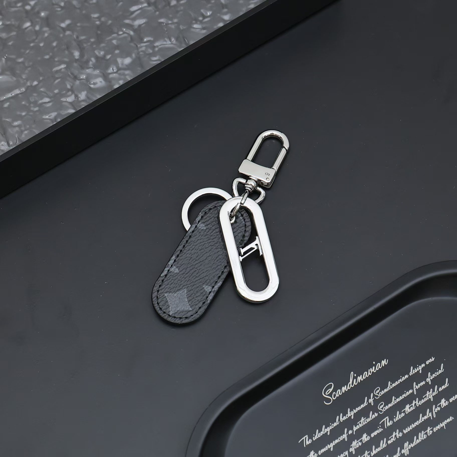 Designers Keychain Luxury Keyring Designer Leather Keychain Men Car Keyring Women Buckle Key chain Bags Pendant Motorbike Key Ring