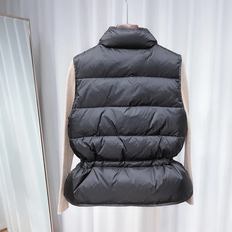 Ultra Light Down Vest Women Short Vest Windproof Lightweight Warm Waistcoat Female White Duck Down Coat Sleeveless 240813