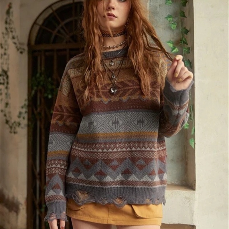 New Autumn and Winter Loose Round Neck Geometric Pattern Perforated Knitted Long Sleeved Sweater