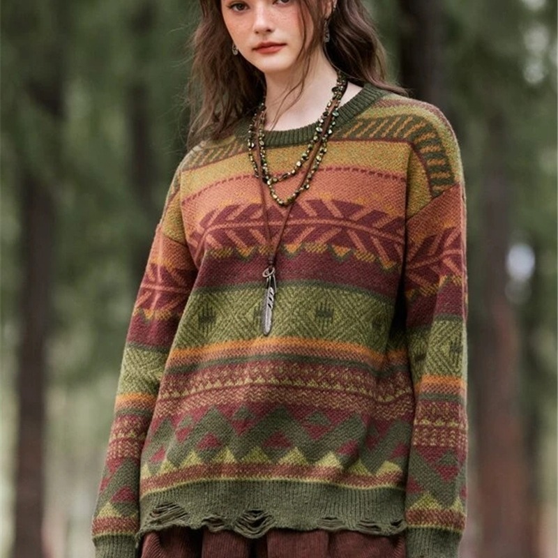 New Autumn and Winter Loose Round Neck Geometric Pattern Perforated Knitted Long Sleeved Sweater