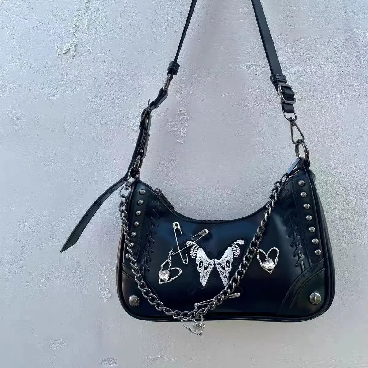 Gothic Punk Womens Butterfly Shoulder Bags Retro Rivet Y2k Girls Underarm Bag Cool Chain Female Crossbody Bag Armpit Handbags 240810