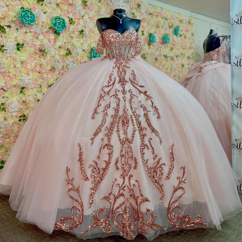 Blush Shiny Quinceanera Dresses Off The Shoulde Rose Gold Sequin Applque Beads Tull vestidos de 15 anos Sweet 16 Dress