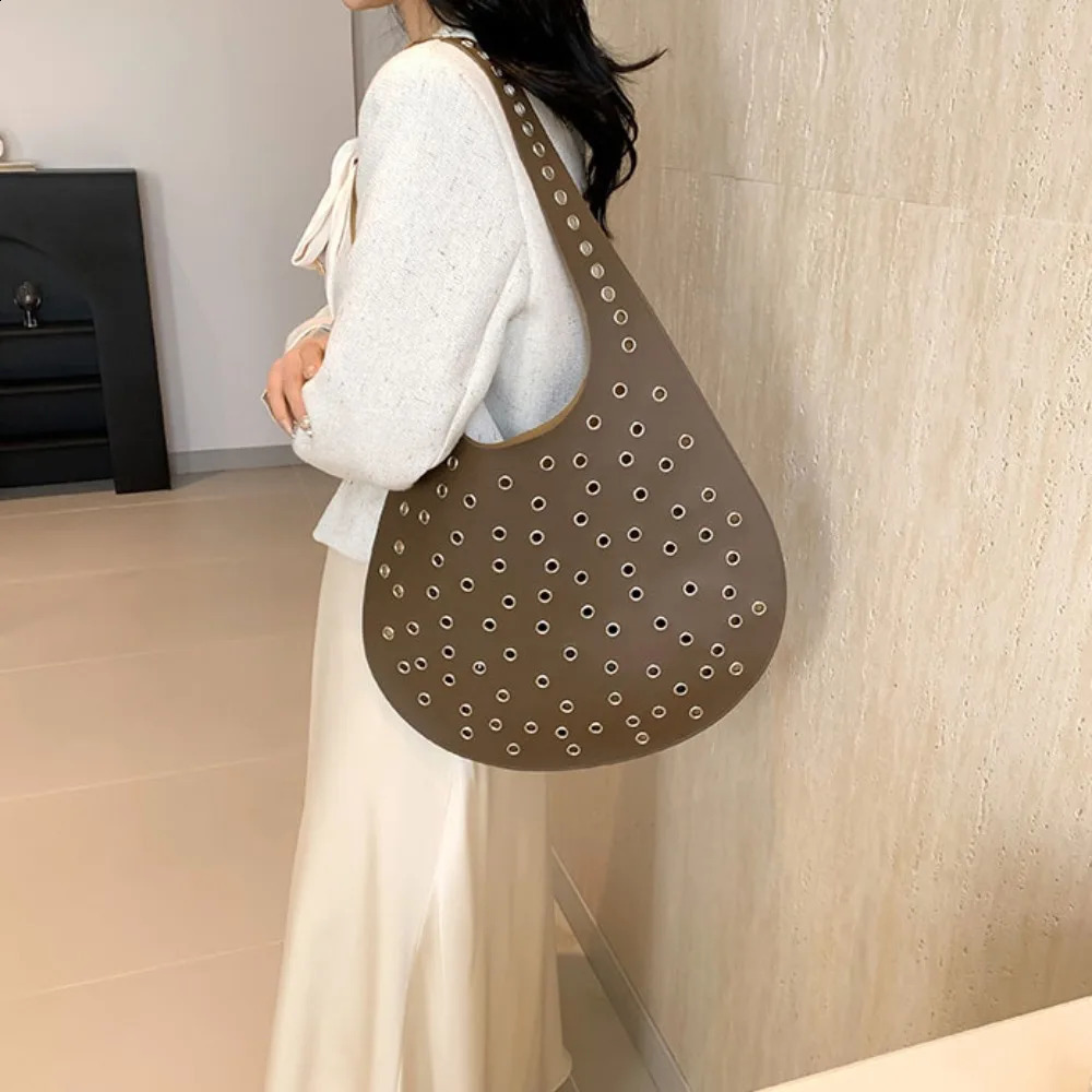 Large capacity shoulder bag 2024 fashionable retro commuting casual small square womens 240809Z
