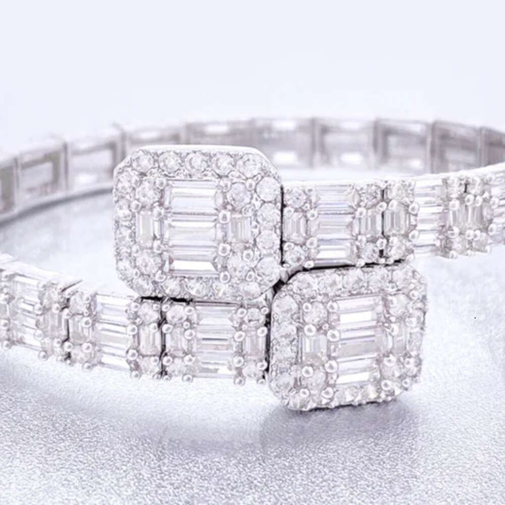 Hiphop Bracelet Sterling Sier Gold Plated Hand Setting Customized Iced Out VVS Baguette Moissanite Bangle