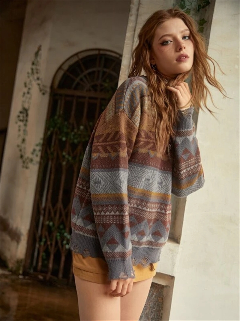 New Autumn and Winter Loose Round Neck Geometric Pattern Perforated Knitted Long Sleeved Sweater