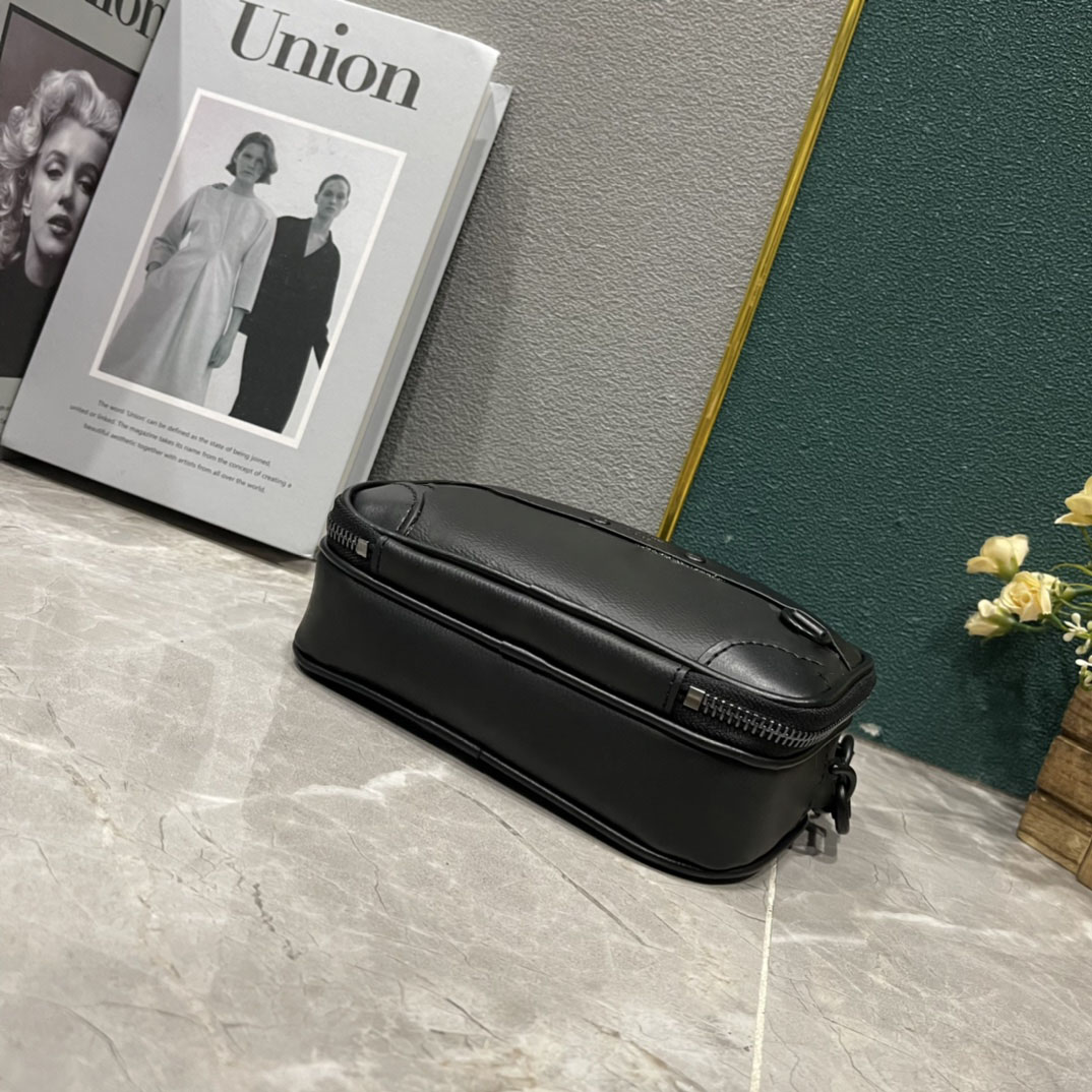 2024 new fashion Men Leather Messenger Bags Luxury handbag Make up Bag Designer Womens mens Designer purse Crossbody clutch tote Shoulder bags AAAAA