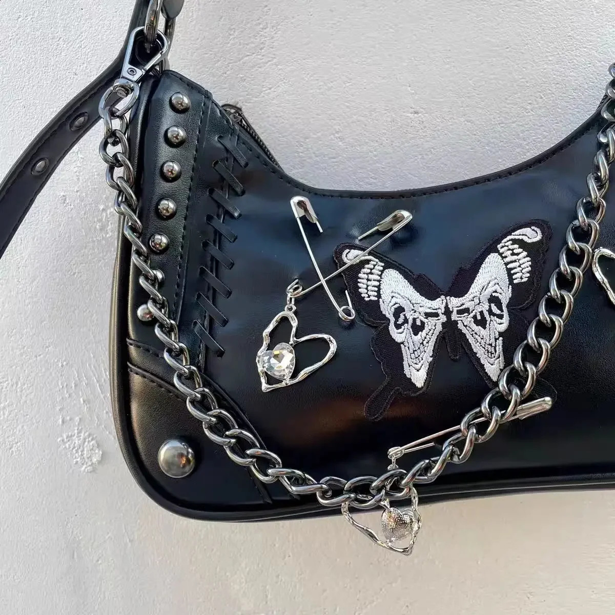 Gothic Punk Womens Butterfly Shoulder Bags Retro Rivet Y2k Girls Underarm Bag Cool Chain Female Crossbody Bag Armpit Handbags 240810