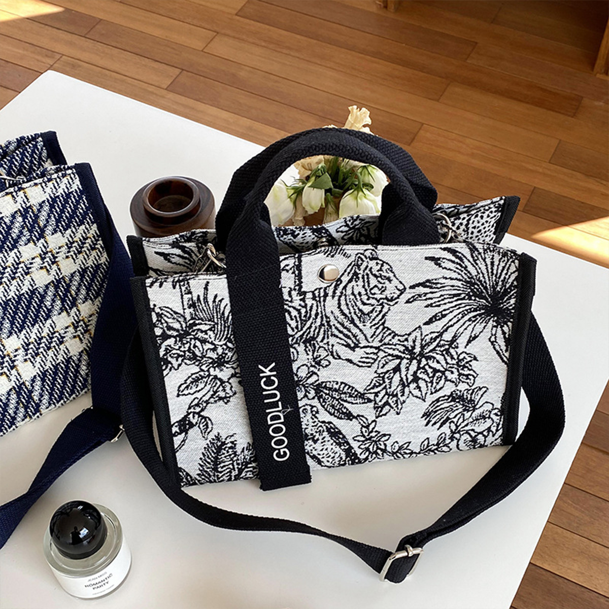 The 2024 Tote Handheld Diagonal Cross Small Striped Single Shoulder Canvas Women's Bag