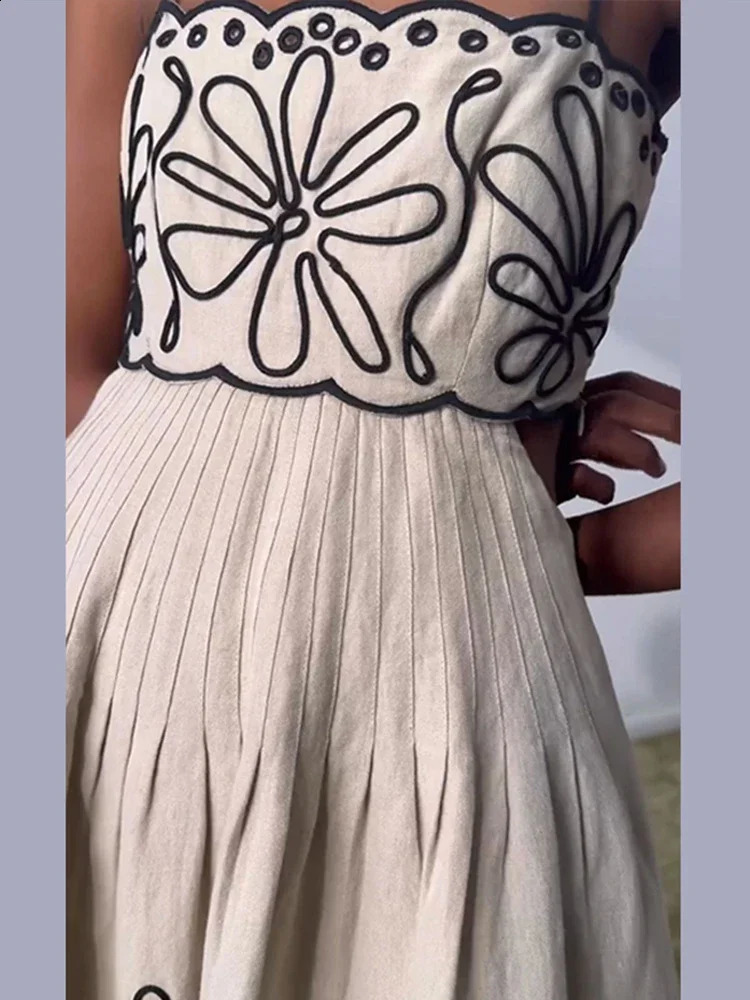 Vintage Embroidery Women Sling Dress Sexy Hollow Out Sleeveless Backless Wave Hem Lady Dresses Summer Beach Ladies Robe 240810