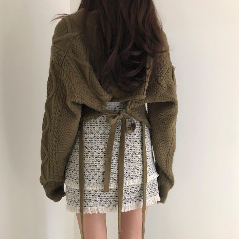 Sexy, lazy wind, autumn and winter, loose Fried Dough Twists bat sleeve, short v-neck, Korean pullover, bandage, thick pullover sweater, female dongdu