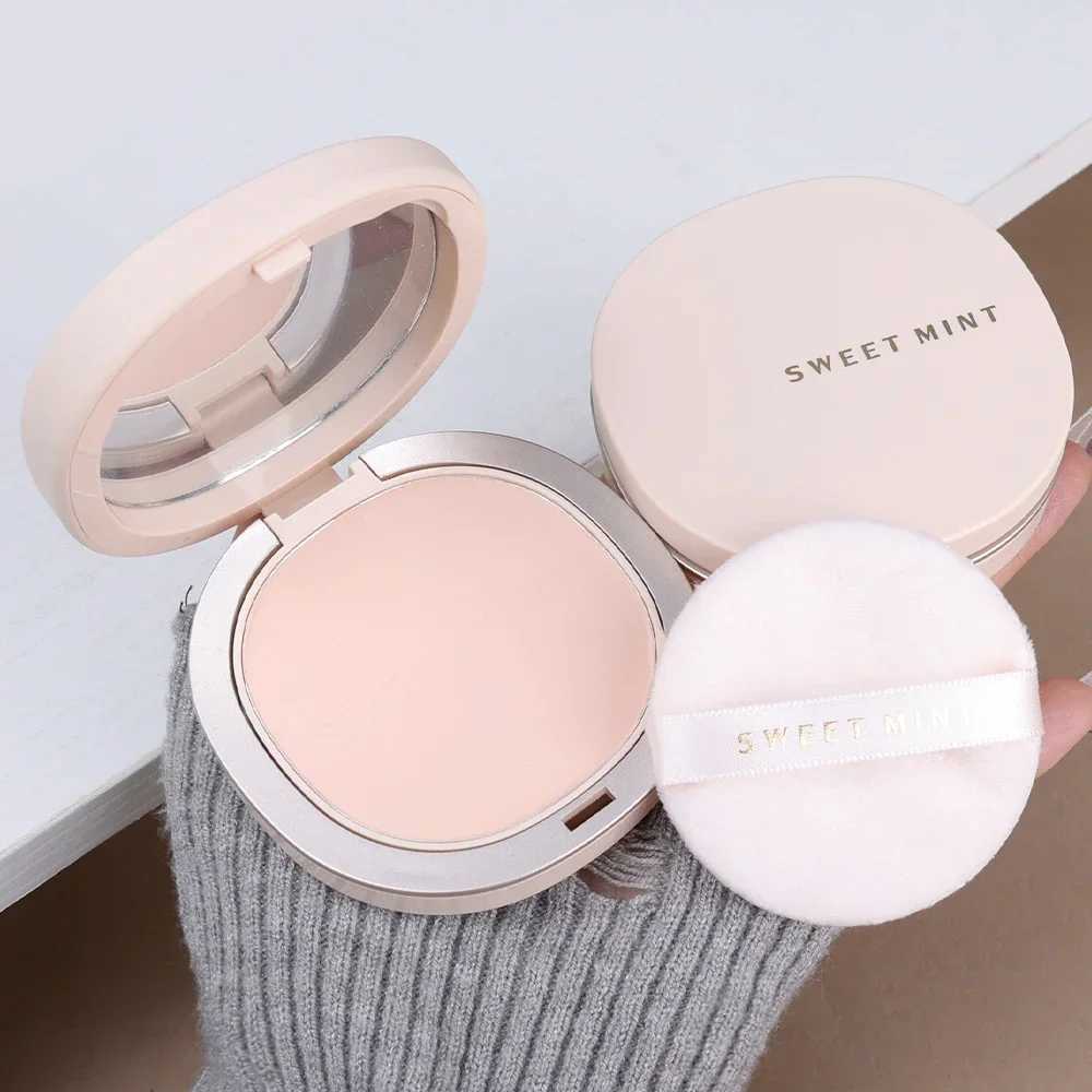 Waterproof Pressed Powder Transparent White Brighten Oil Control Concealer Lasting Natural Face Makeup Setting Powder CosmeticXJ250224