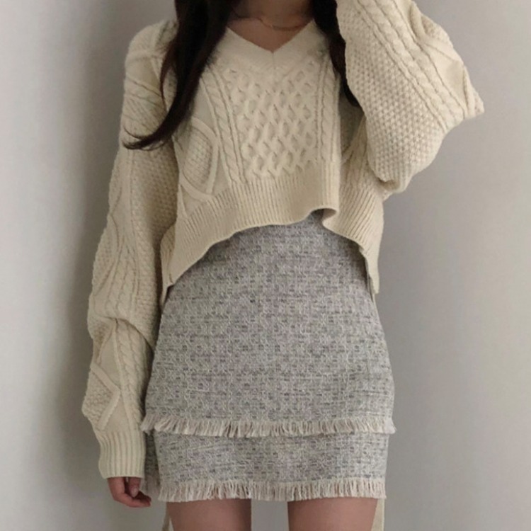Sexy, lazy wind, autumn and winter, loose Fried Dough Twists bat sleeve, short v-neck, Korean pullover, bandage, thick pullover sweater, female dongdu