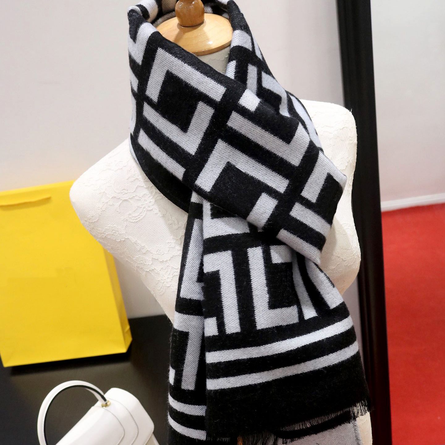 Luxury Designer Scarf With Letter Design High Quality Solid Color Warm And Versatile Mens Fashion Scarves For Christmas Gift versatile Style designs