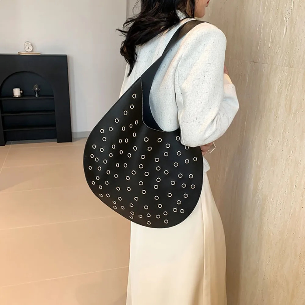 Large capacity shoulder bag 2024 fashionable retro commuting casual small square womens 240809Z