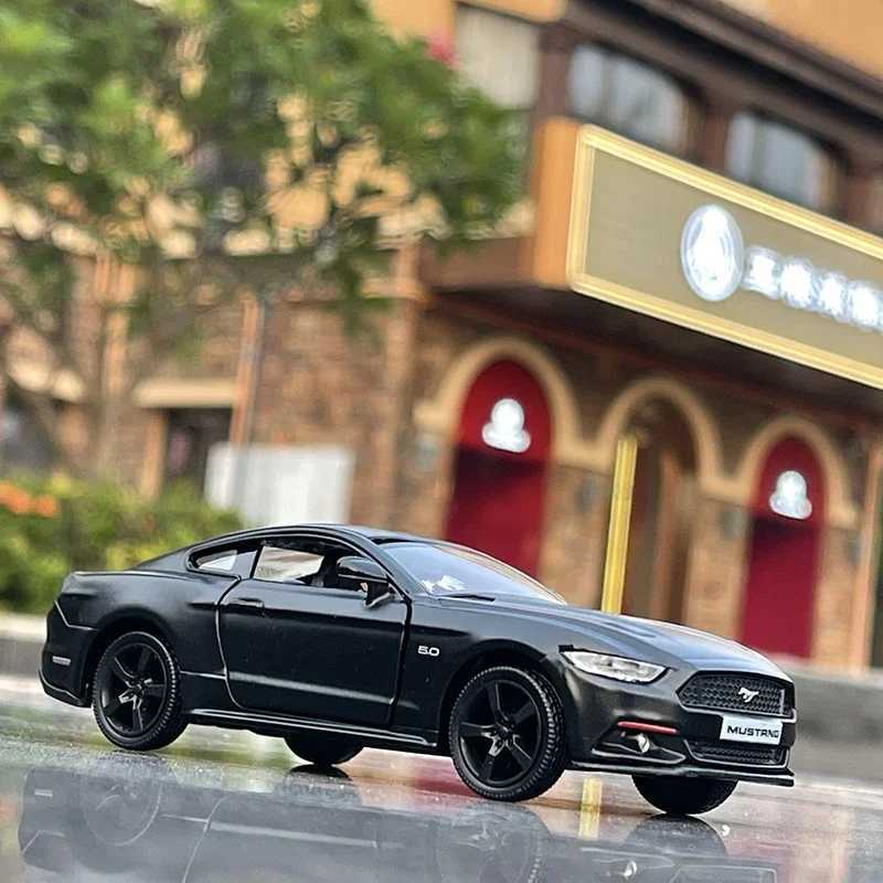 1 36 Ford Mustang GT Alloy Sports Car Model Diecasts Metal Toy Vehicles Car Model High Simulation Childrens Toys Gift Collection Y240809