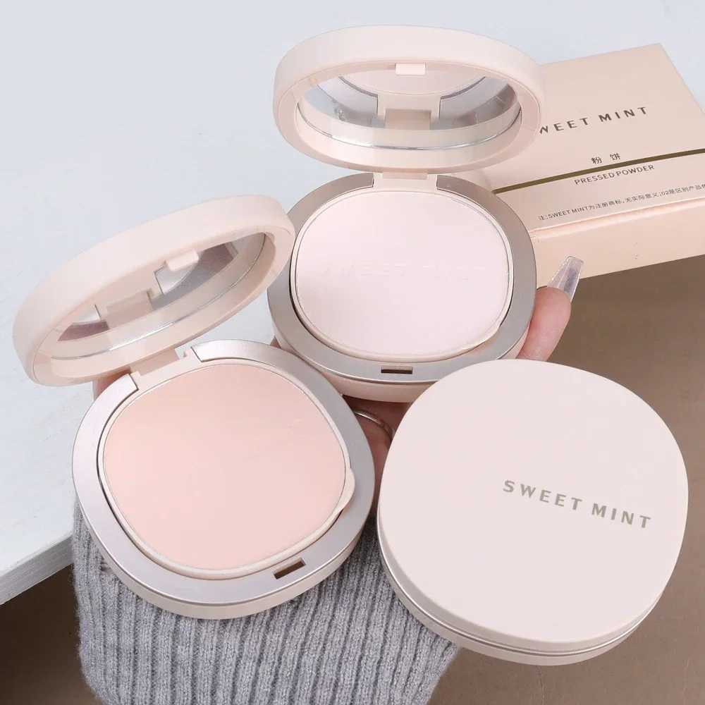 Waterproof Pressed Powder Transparent White Brighten Oil Control Concealer Lasting Natural Face Makeup Setting Powder CosmeticXJ250224