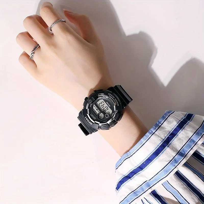 Small Fresh Sweet Large Dial Watch Male And Female Student Couples Sports Swimming Waterproof Glow-In-The-Dark Electronic Watch Y240809