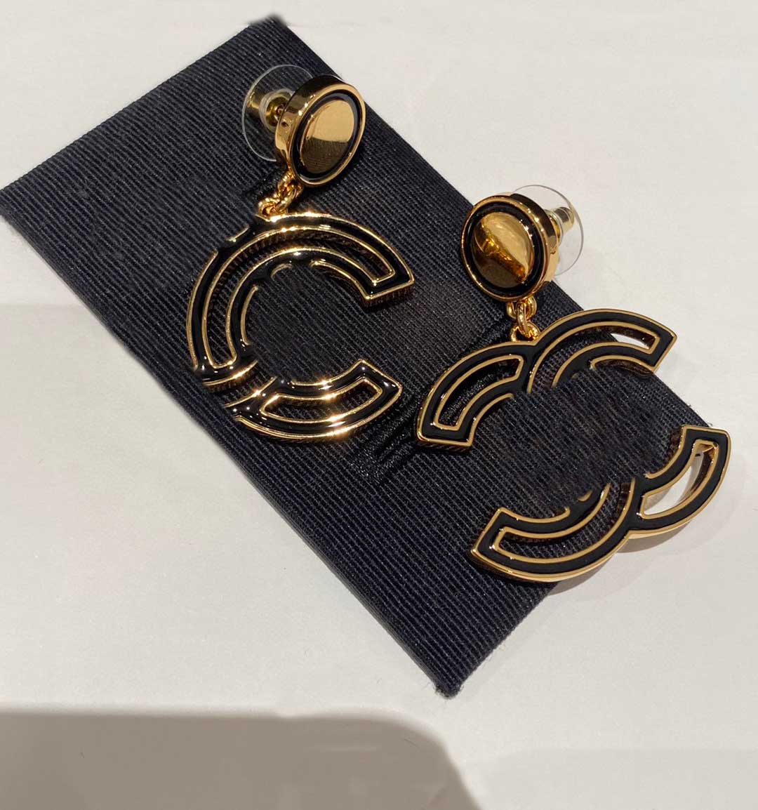 2024 Luxury quality charm large size drop earring with black or white color enamel designer in 18k gold plated have stamp box PS4105