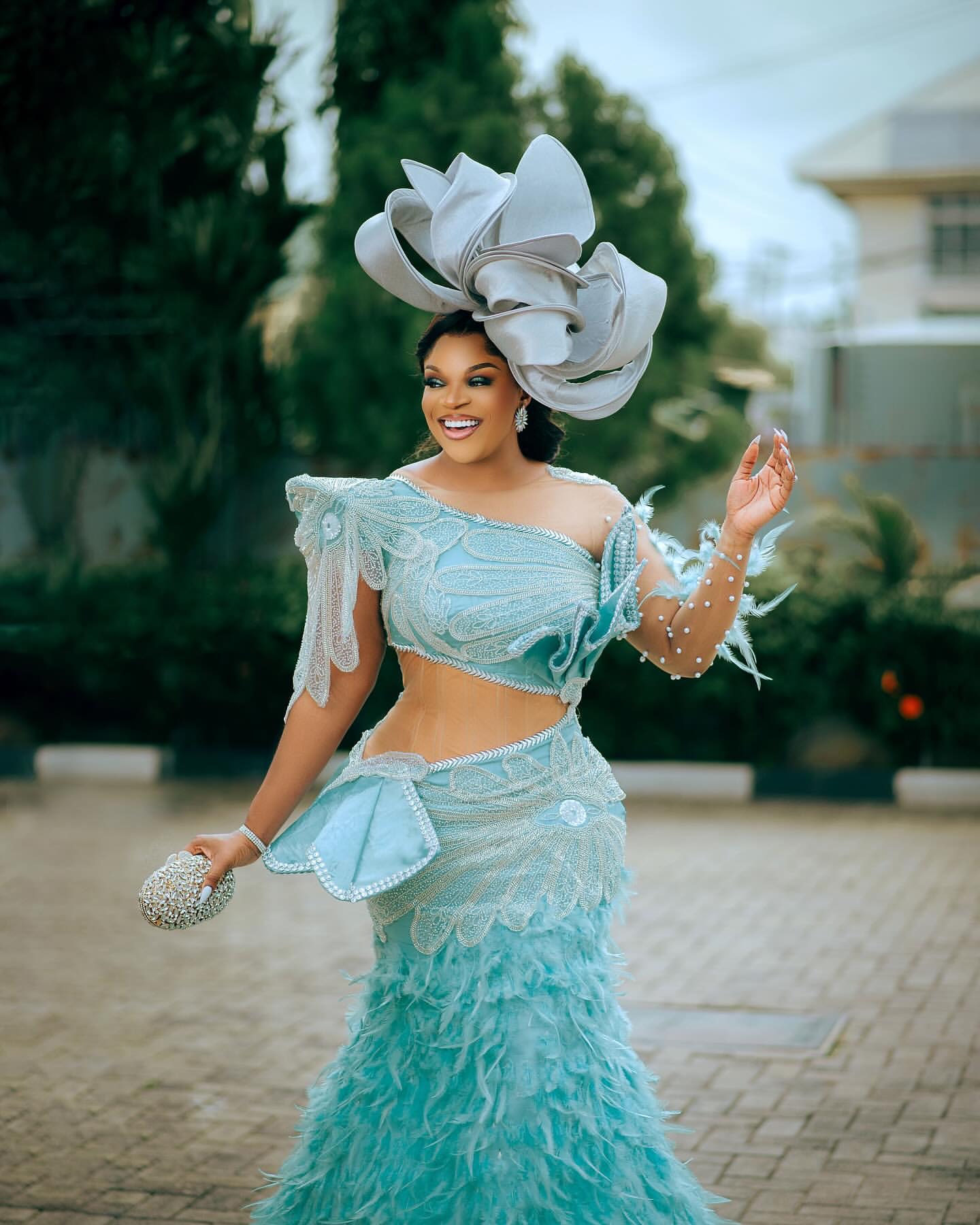 2024 Plus Size Light Sky Blue Mermaid Prom Dress Lacefull Promdress Feathers Crystals Evening Formal Party Second Reception Birthday Engagement Gowns 