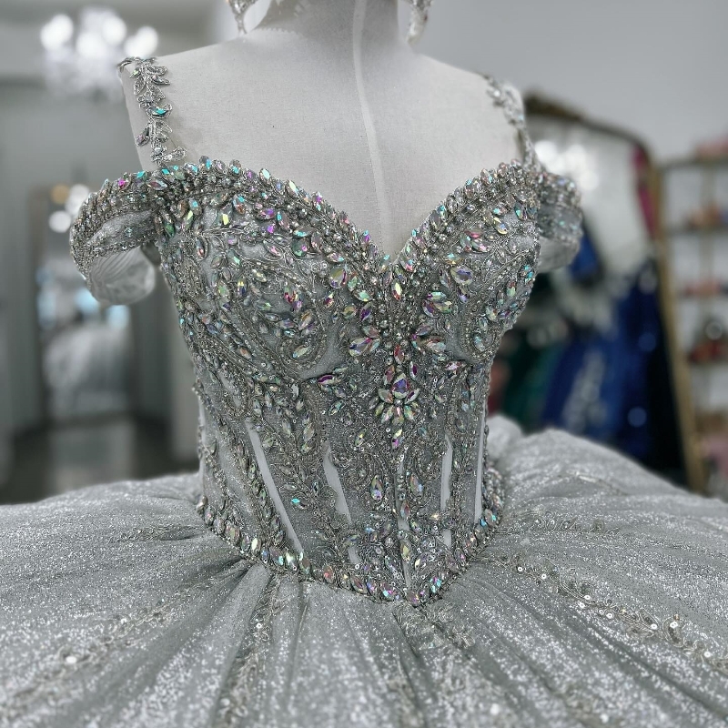 Silvery Shiny Off-Shoulder Quinceanera Dresses Ball Gown Classic Applique Lace Beads Crystal Tull Sweet 16 Dress Vestidos De 15 Anos