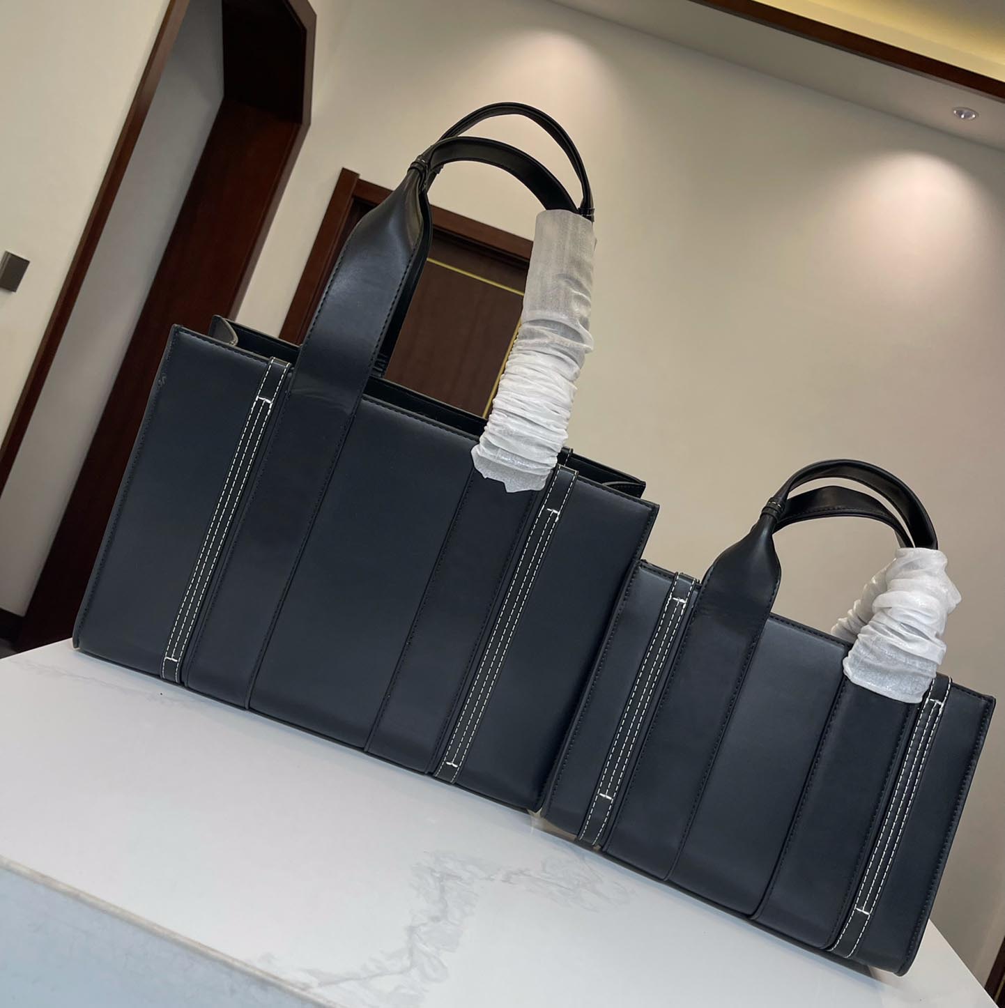Men womens tote bag designer handbag high-quality shoulder bag canvas leather crossbody bag multiple sizes classic stylish large capacity shopping bag laptop bags