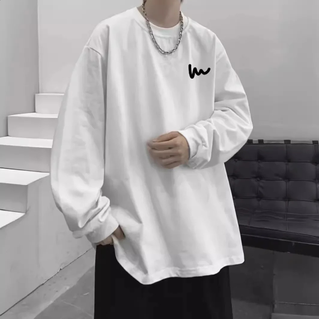 Fashionable white long sleeved mens Tshirt loose fitting bottom layer Korean style lining heavyduty round neck trendy 240829
