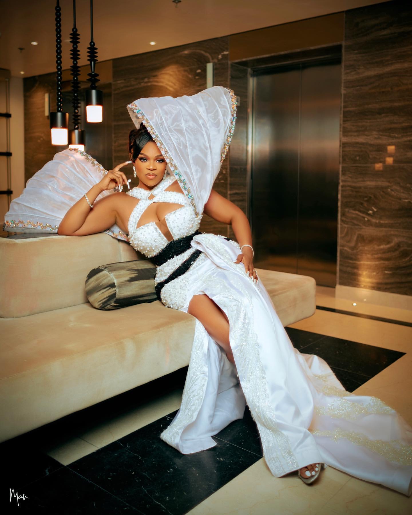 2024 Plus Size White Mermaid Prom Dress Satin Promdress Crystals Pearls Stylish Evening Formal Party Second Reception Birthday Engagement Gowns Dresse