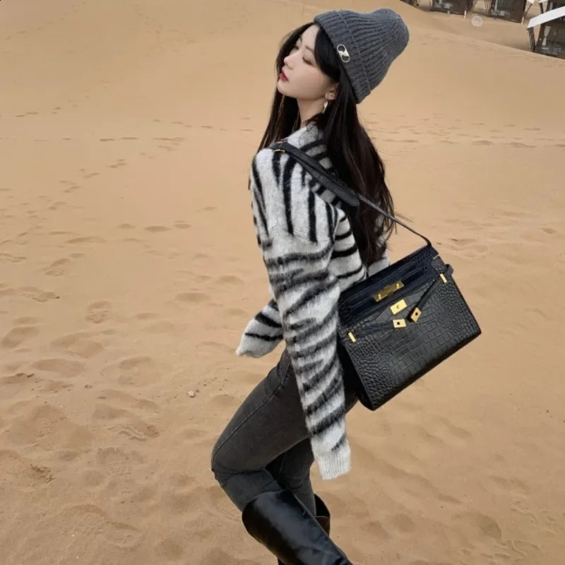 Womens Black Gothic Pullover Knitted Sweater Harajuku Korean 90s Y2k Long Sleeves Jumper Striped Sweaters Vintage 2000s Clothes 240812