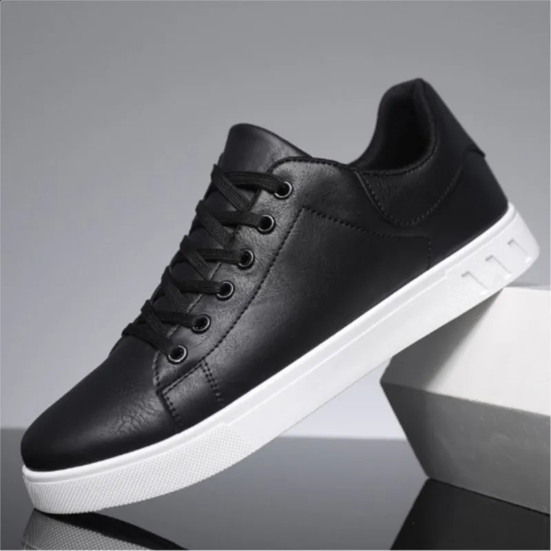 Big size special mens shoes four seasons fashion soft soled small white shoes M108 240812