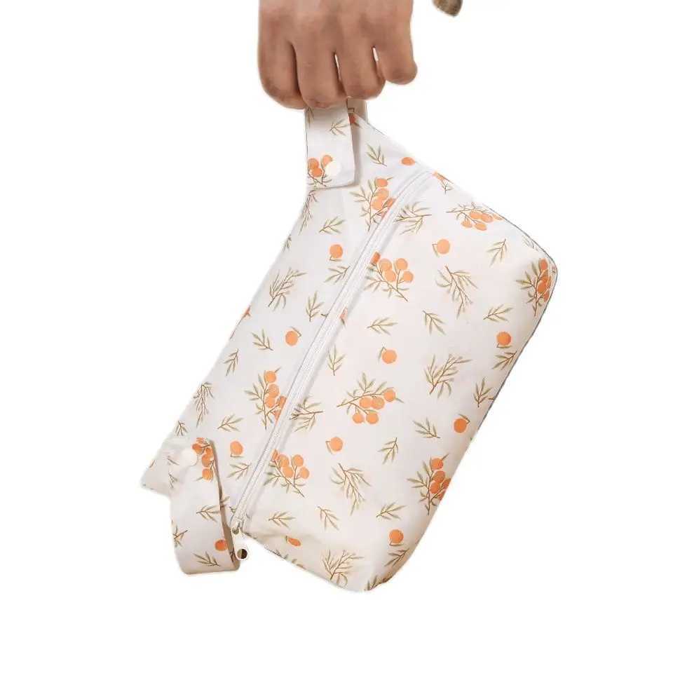 HappyFluent new 20 * 30CM zippered mini pocket diaper wet bag with 2 handles reusable cute pattern baby crib and handcart bag W240812