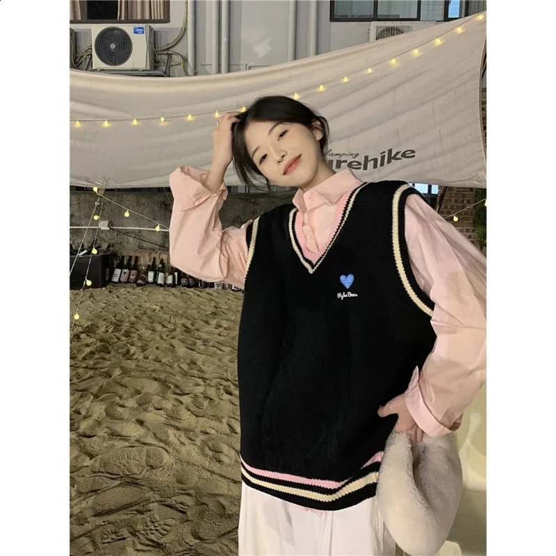 Korean Fashion Striped Sweater Vest Women Preppy Style Love Heart Black Jumper Harajuku Casual Kpop Knitted Top Female 240812