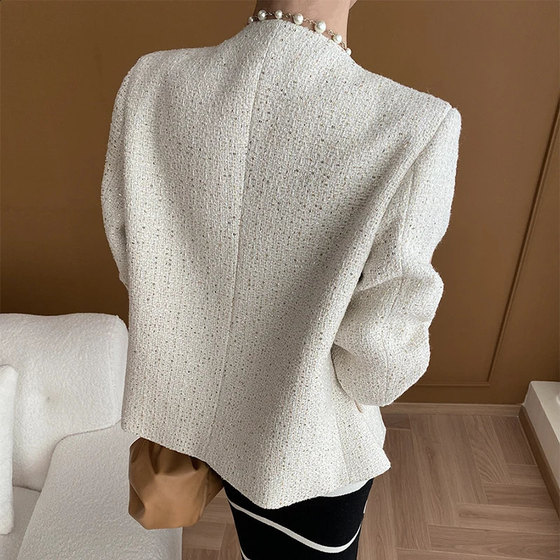 Elegant Short Woven Tweed Sequined Jacket Women Trend Classic O-neck Single Breasted Wool Blend Coats Spring Autumn 240812