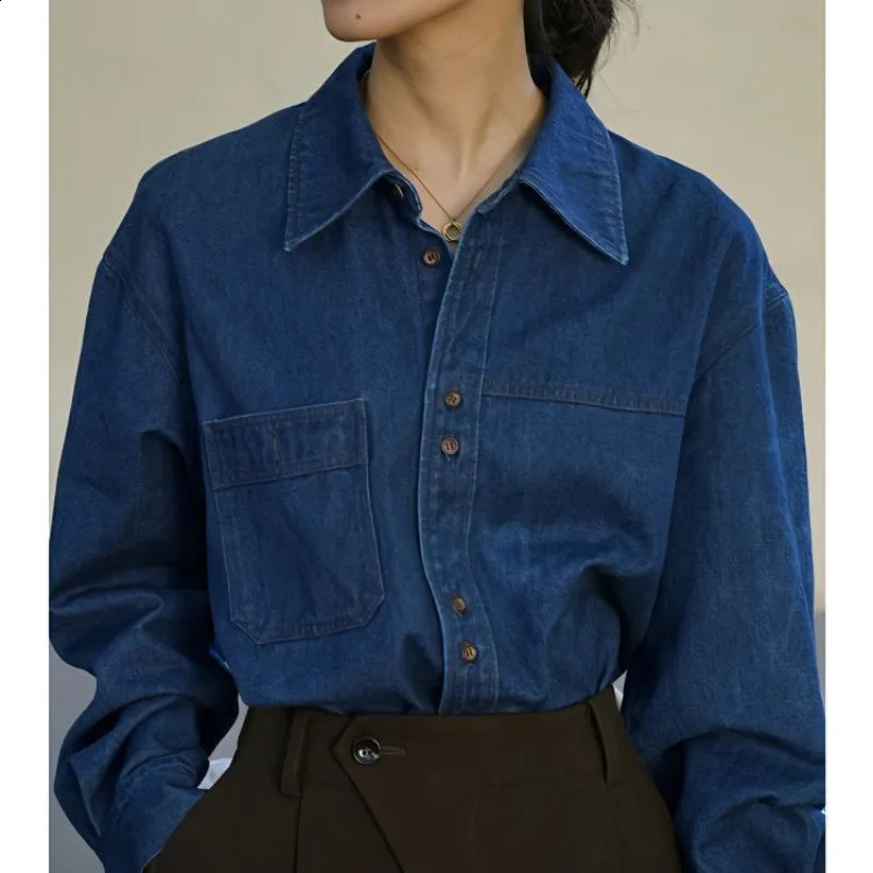 Womens Autumn and Winter Lapel Denim Shirt Fashion Comfortable Button Pocket Splicing Fleece Warm Long Sleeved Leisure Coat 240805