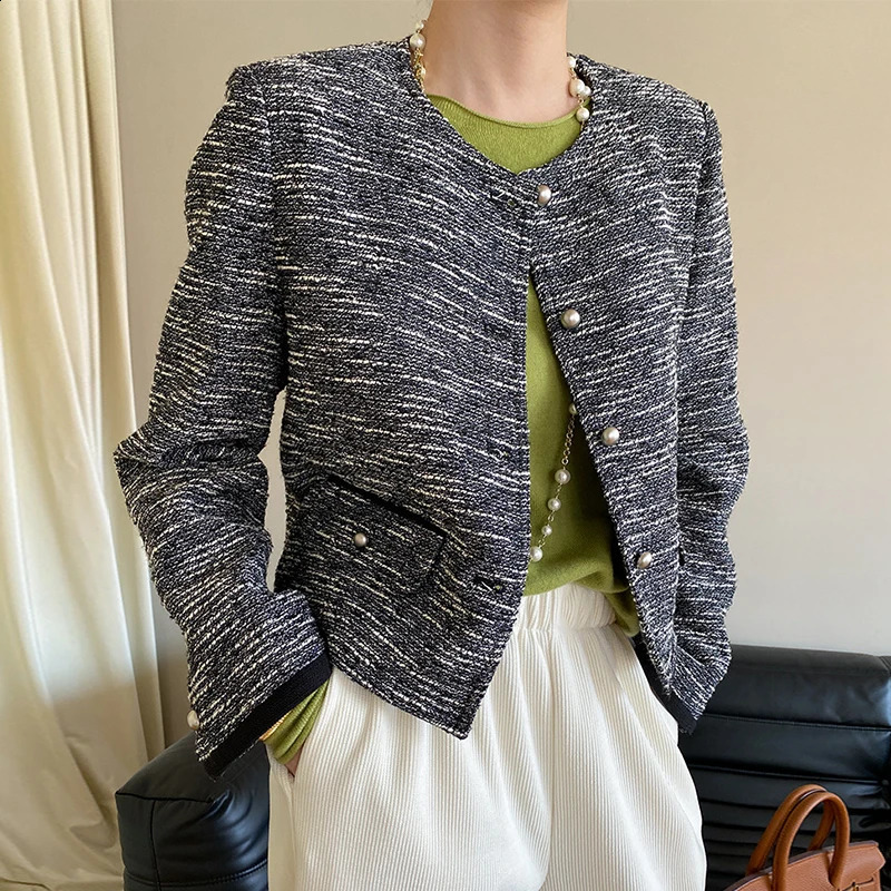 Long Sleeved Elegant Short Tweed Coat Women Spring Autumn Trend Classic O-neck Single Breasted Wool Blend Jackets 240812