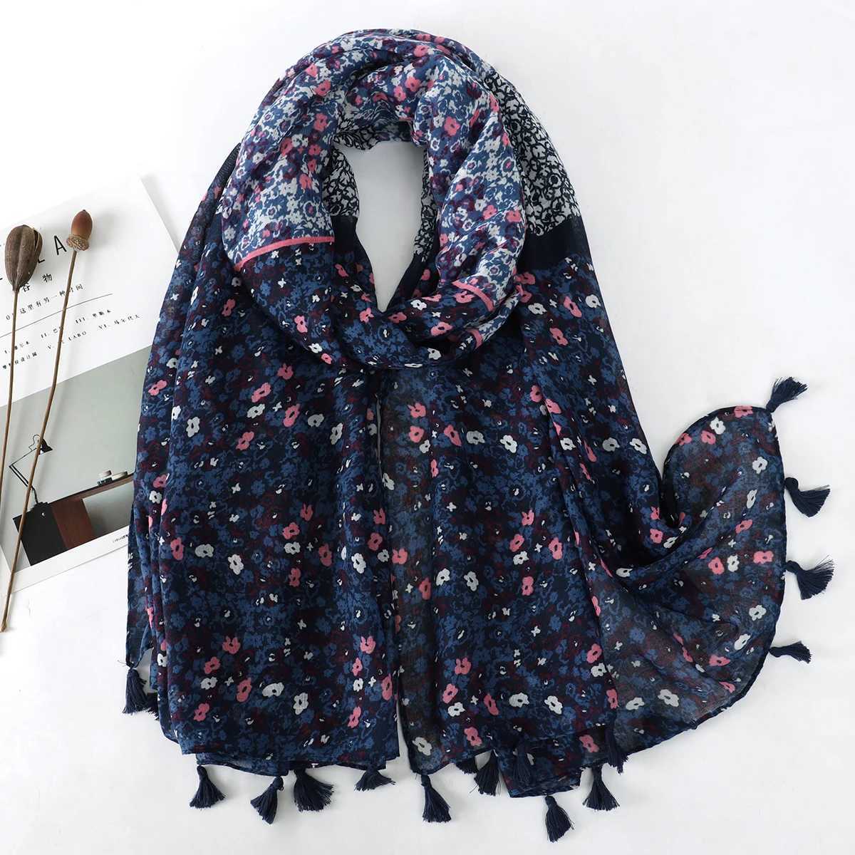 Luxury brand 2022 autumn and winter womens beach shawl cotton womens fashionable floral scarf Bandana Pashmina packaging headscarf muffler W240810